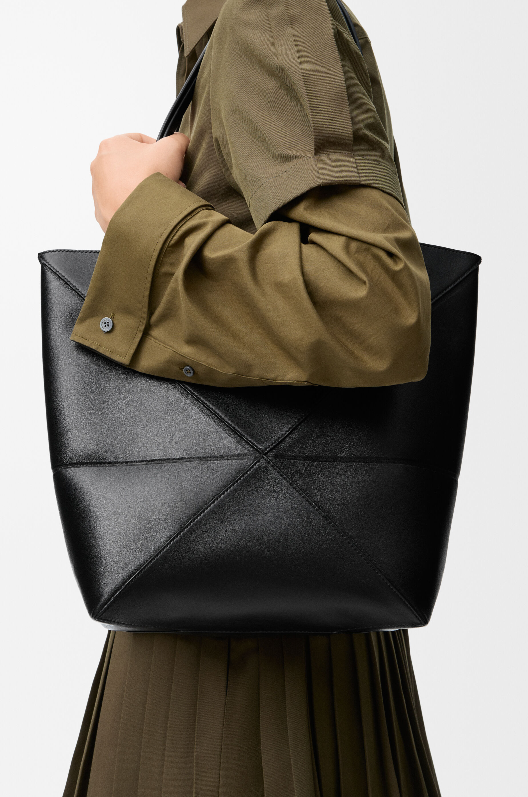 パズルフォルド トート （シャイニーカーフ） ブラック - LOEWE Japan
