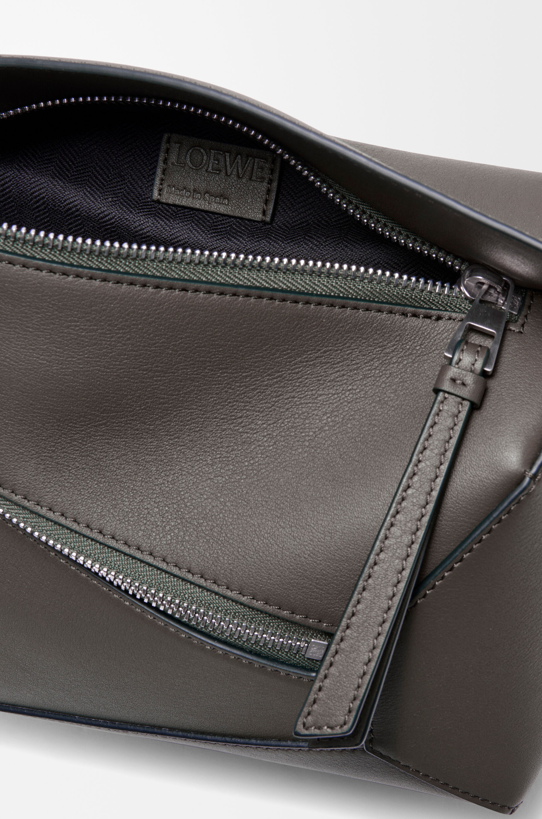 パズル バムバッグ スモール（クラシックカーフ） グレー - LOEWE