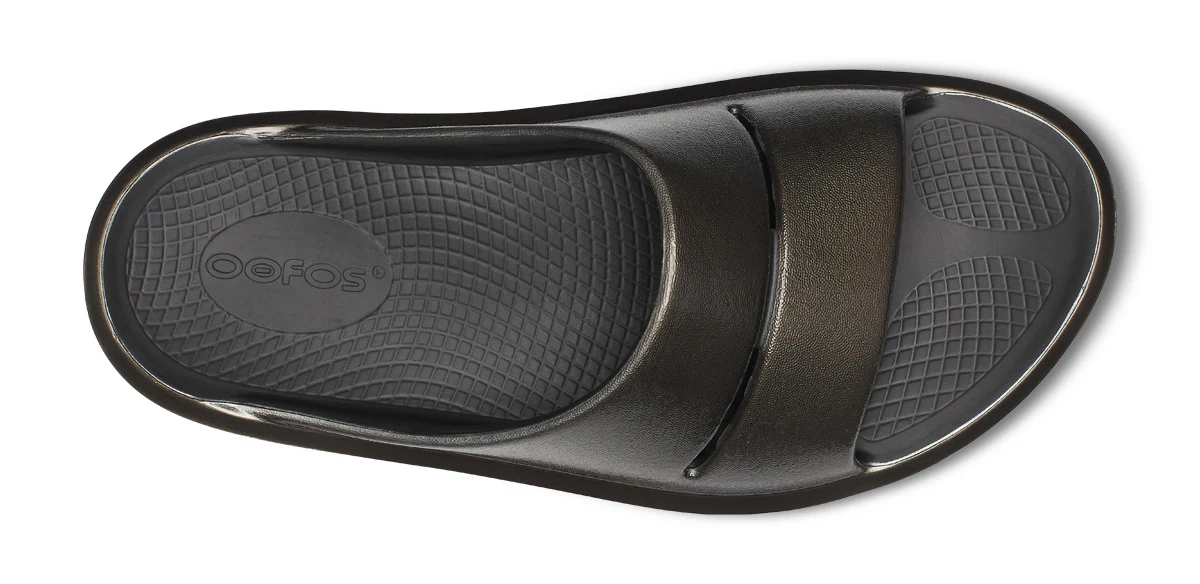 Oofos Women's OOmega OOahh Stacked Sandal Black & Titanium Mirror