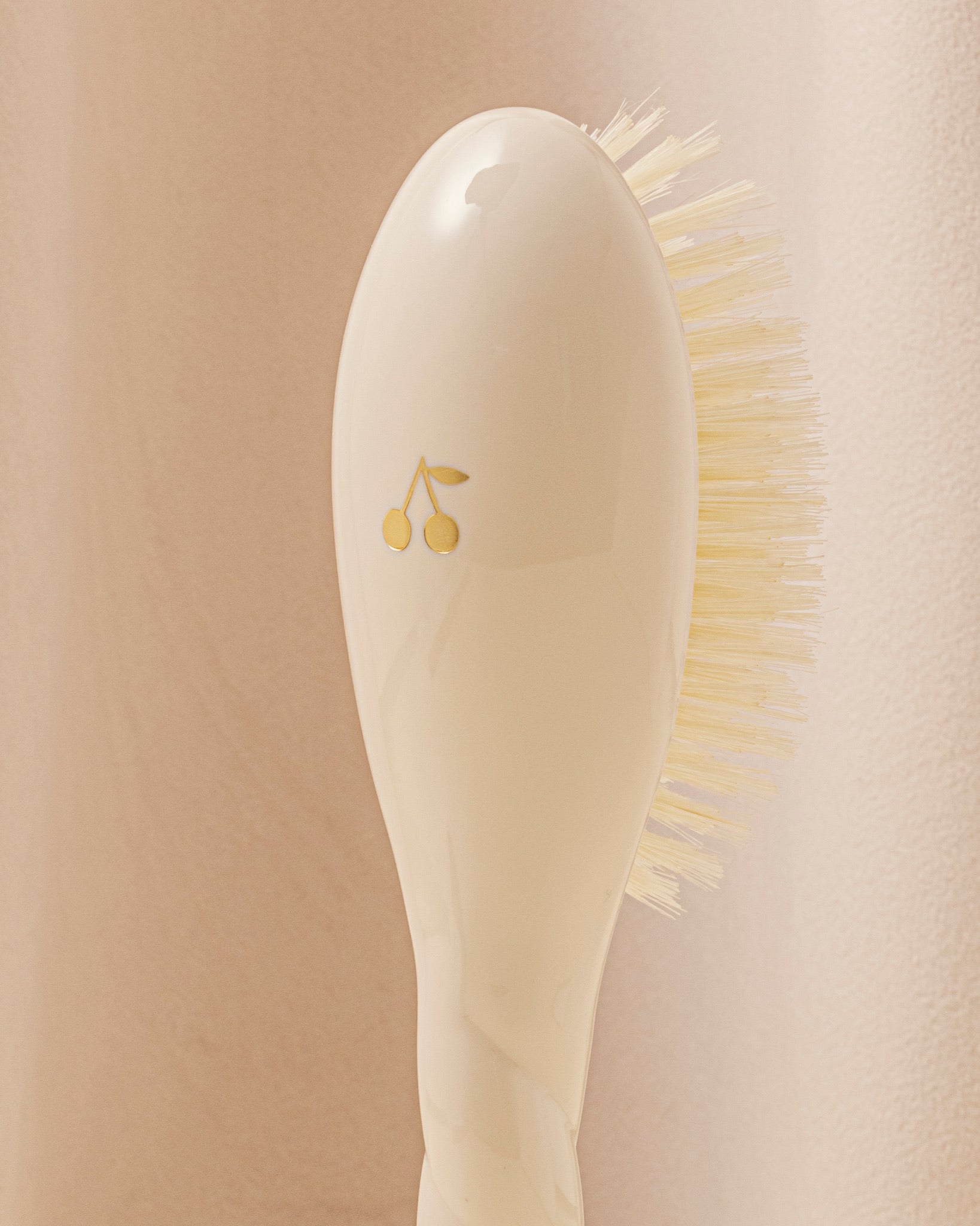 La Bonne Brosse x Bonpoint N.06: The Creamy White Baby Hairbrush