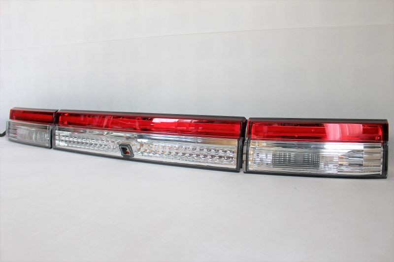 新型デリカD5 リヤガーニッシュレンズ アクリル点灯加工 - LED Custom