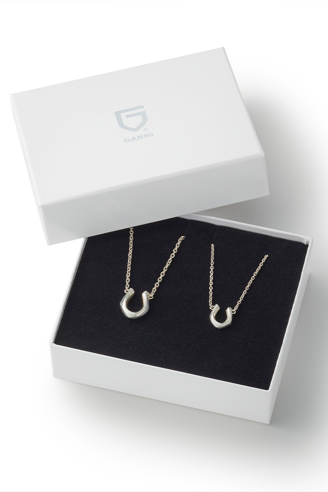 GARNI ガルニ】GN23013 Crockery Horseshoe Pendant [2 pcs set