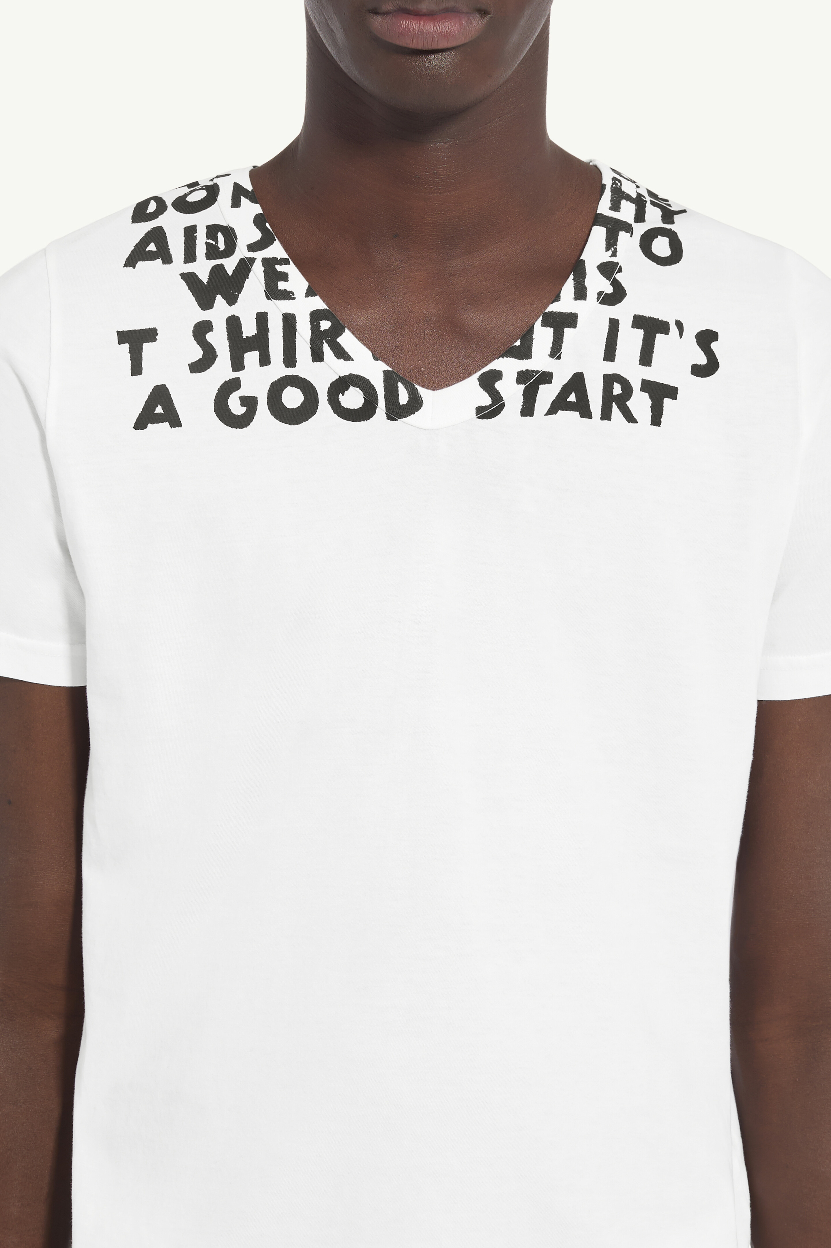 Vネック SIDA Tシャツ