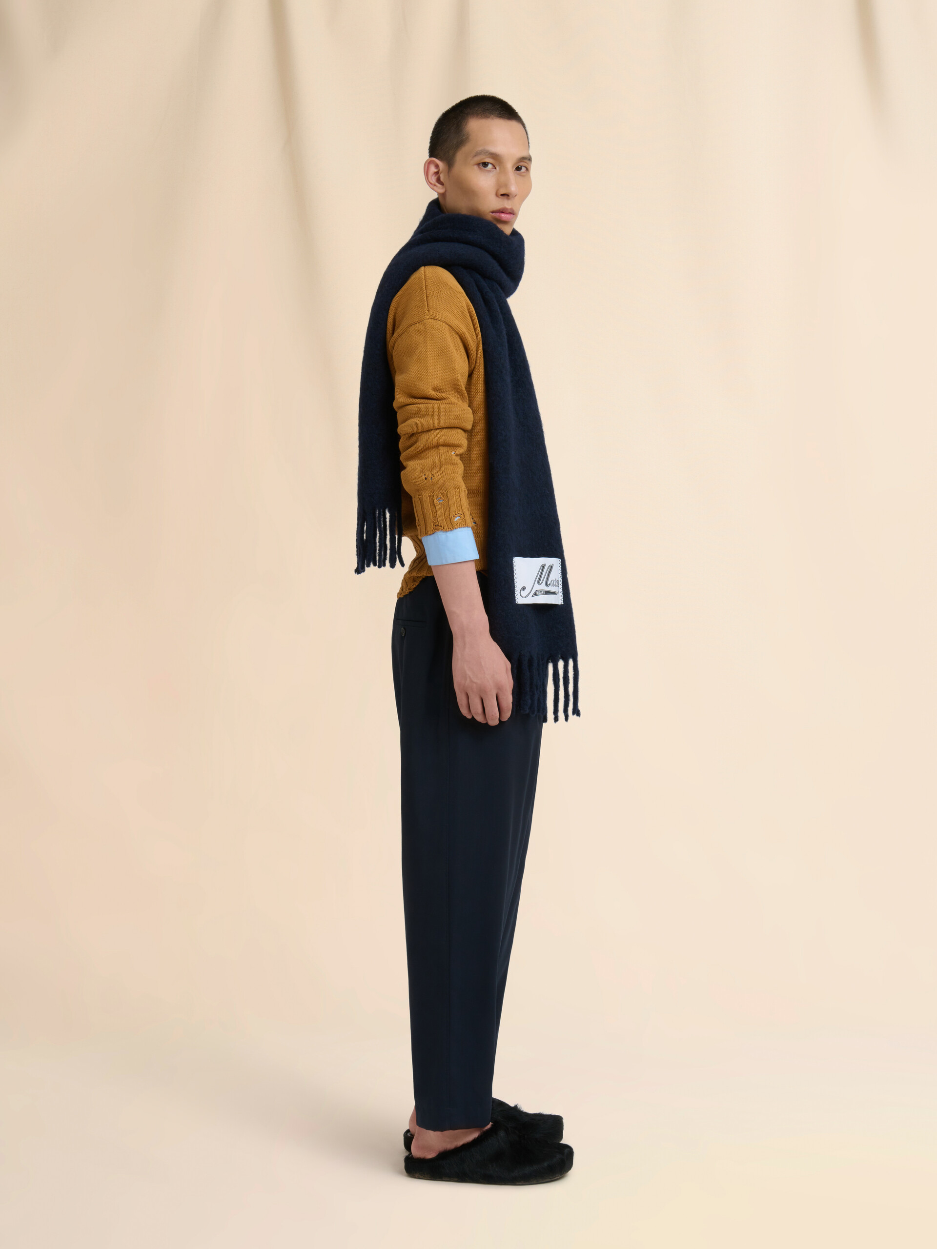 ディープブルー ブラッシュドアルパカ製スカーフ、フリンジ付き | Marni