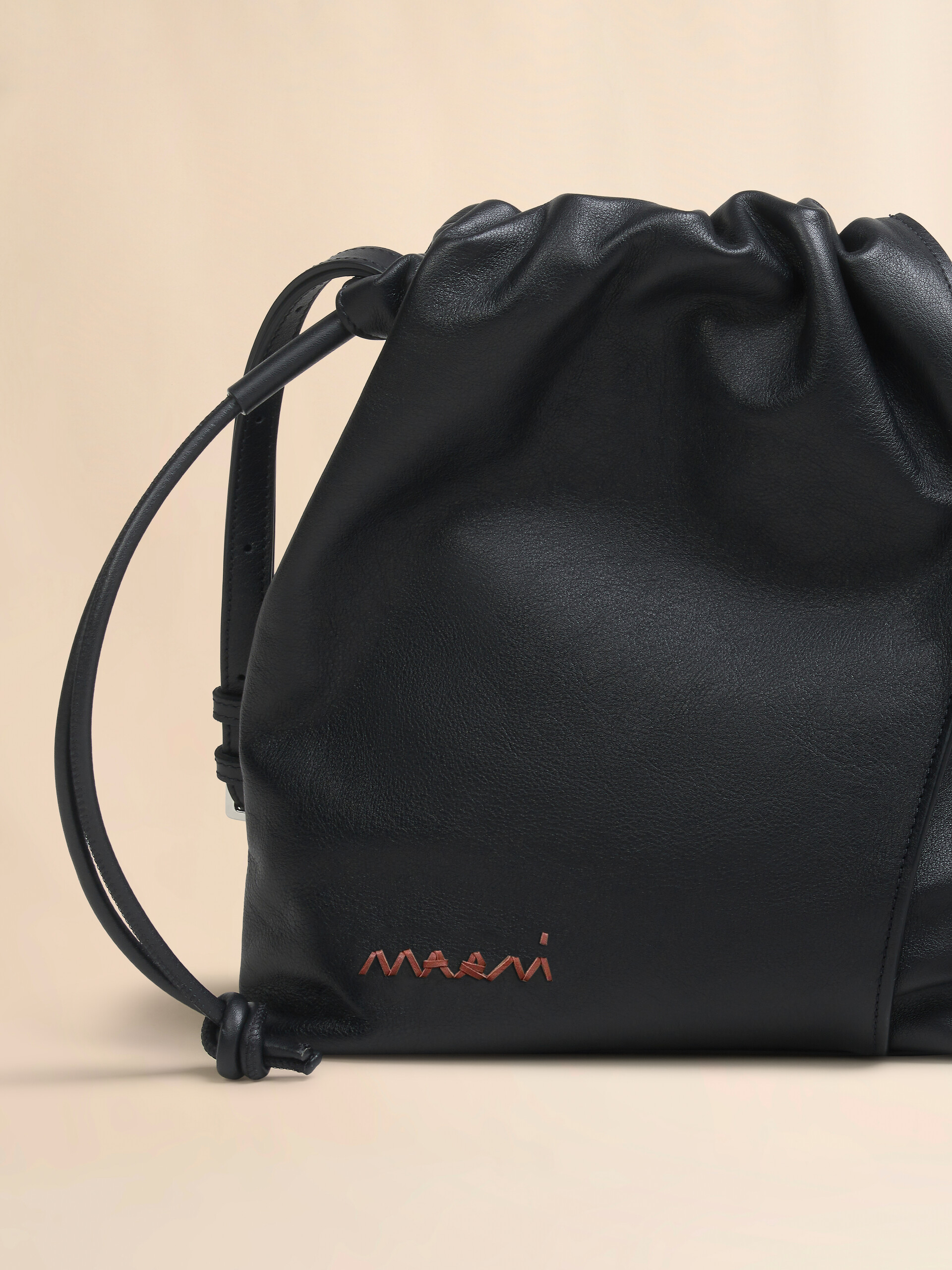 ブラック レザー製 Scrunchie ミディアムドローストリングバッグ | Marni
