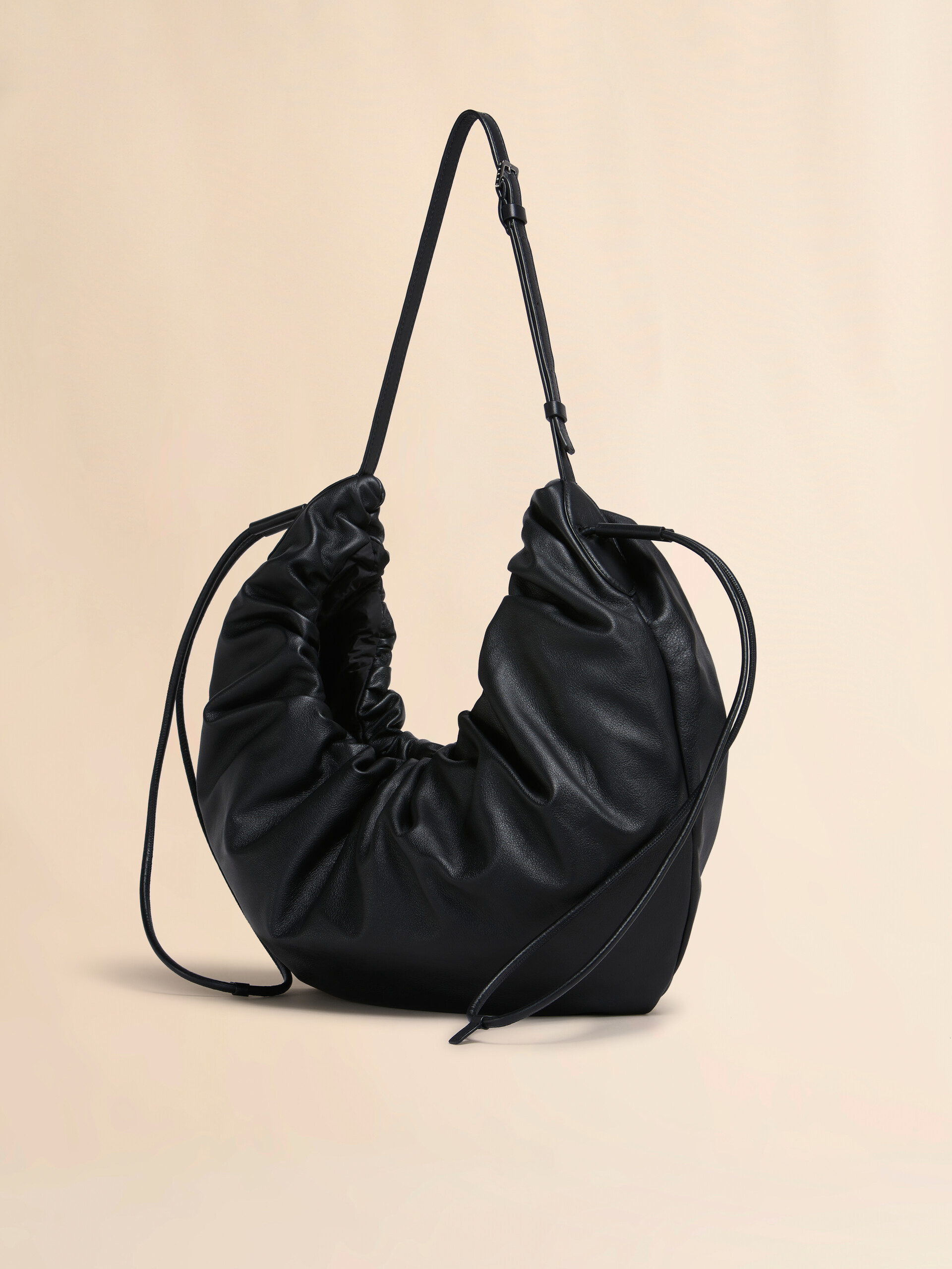 ブラック レザー製 Scrunchie ミディアムホーボーバッグ | Marni