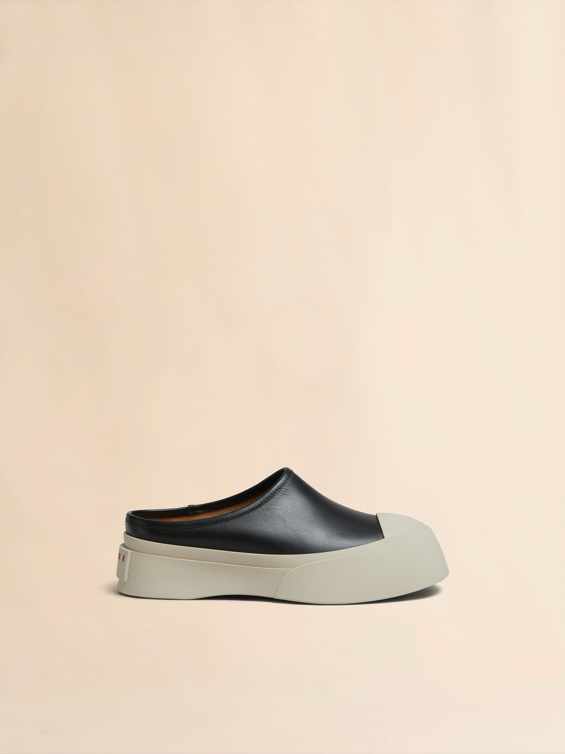 ブラック レザー製 Pablo サボ | Marni