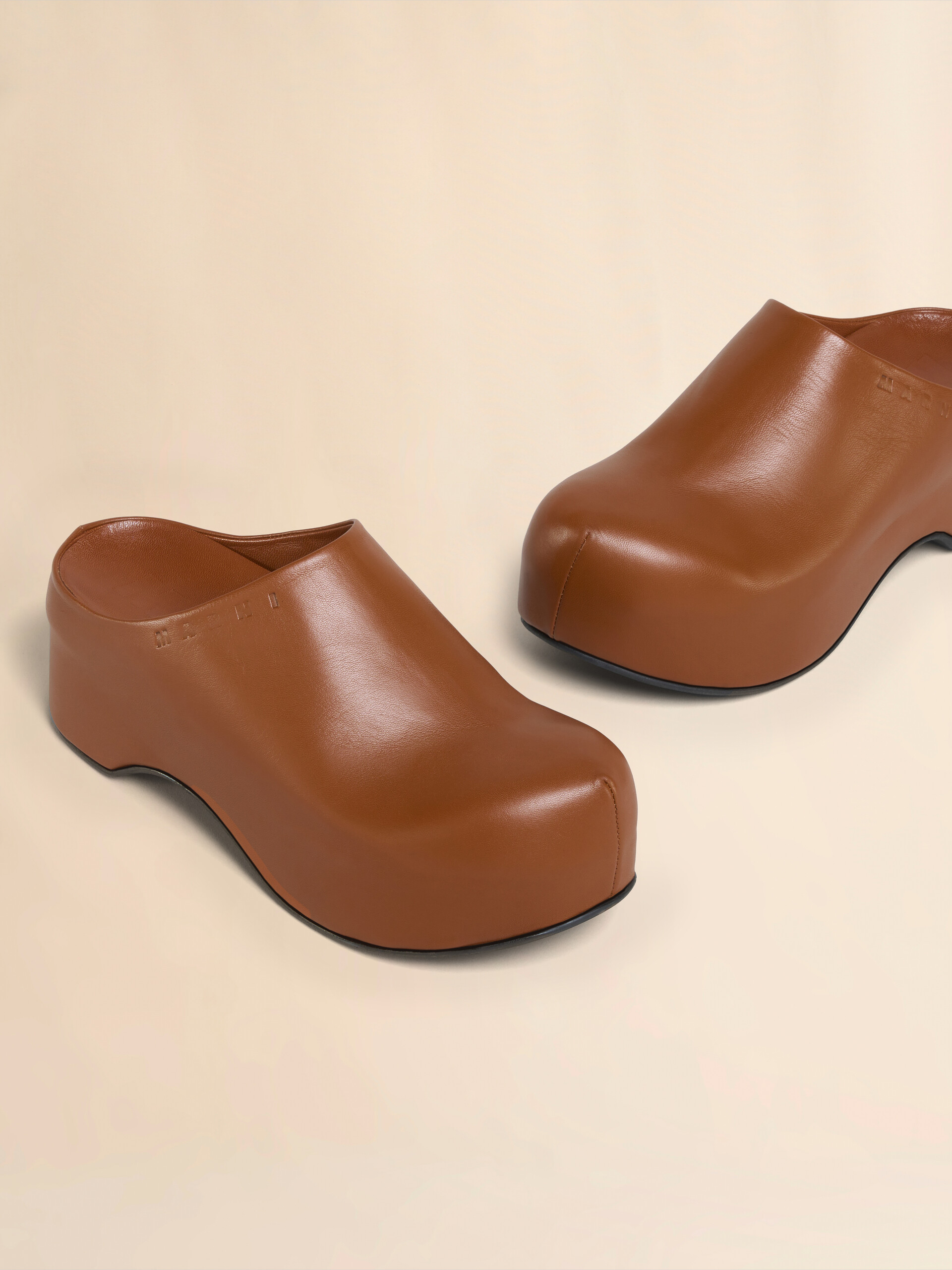 ブラウン レザー製チャンキークロッグサボ | Marni