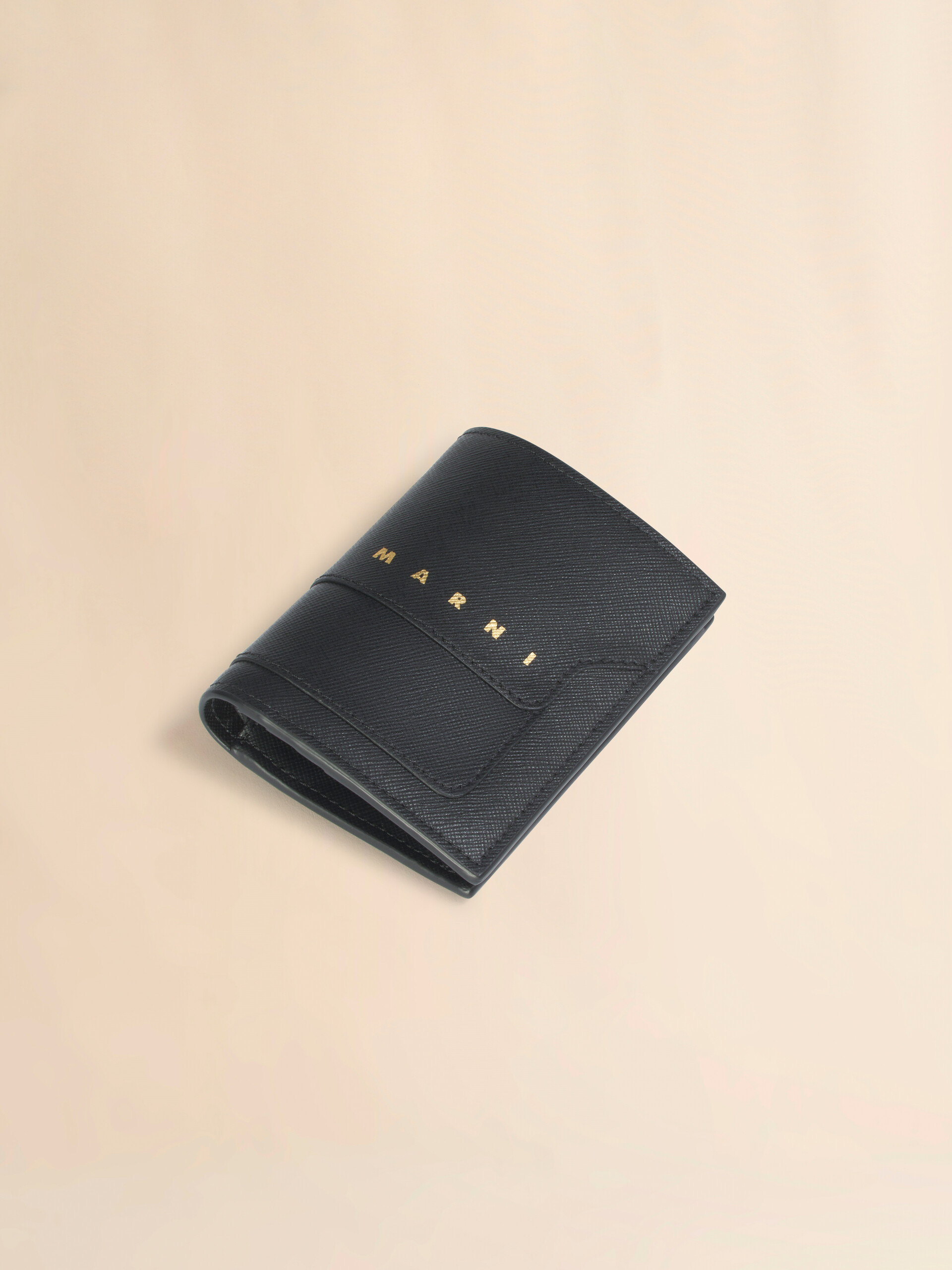 ブラック サフィアーノレザー二つ折りウォレット | Marni