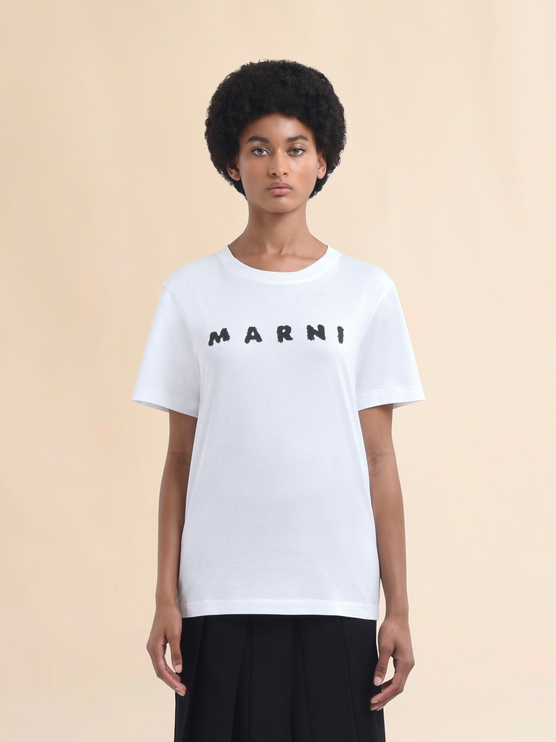 ホワイト ジャージーTシャツ、マルニスクリブルロゴ入り | Marni