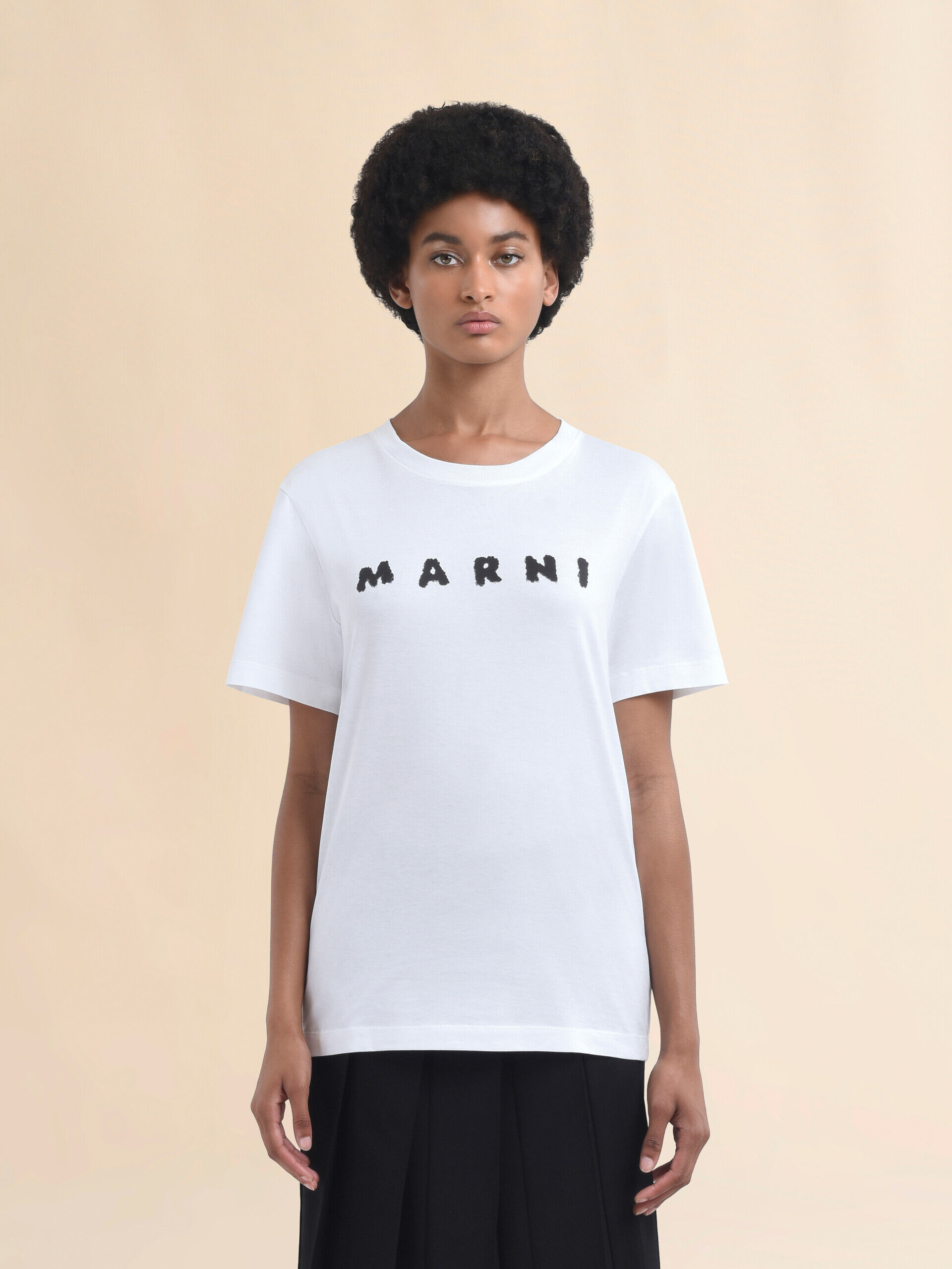 ホワイト ジャージーTシャツ、マルニスクリブルロゴ入り | Marni