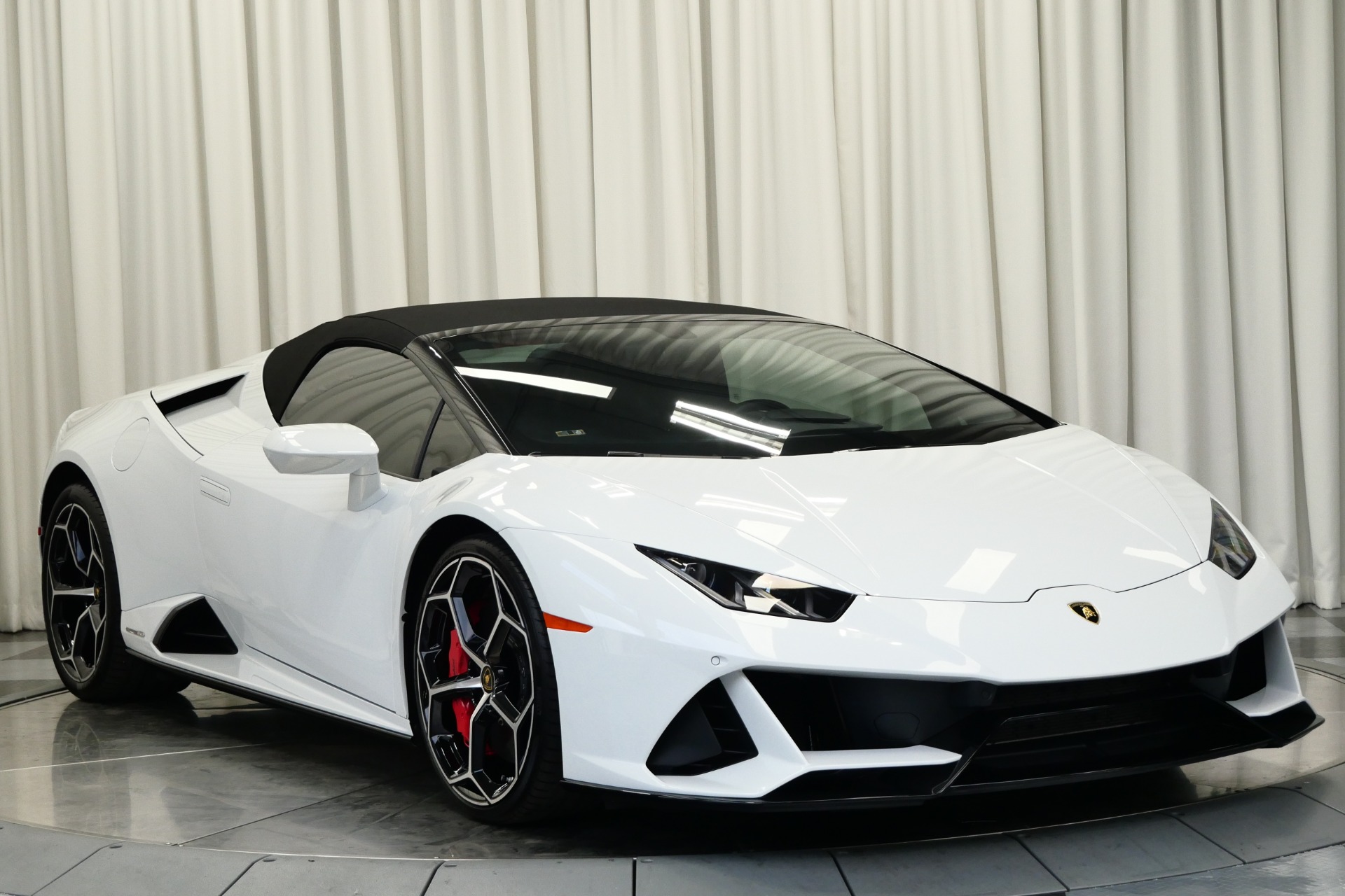 Bianco Icarus Lamborghini Huracan EVO Spyder with Nero Ade