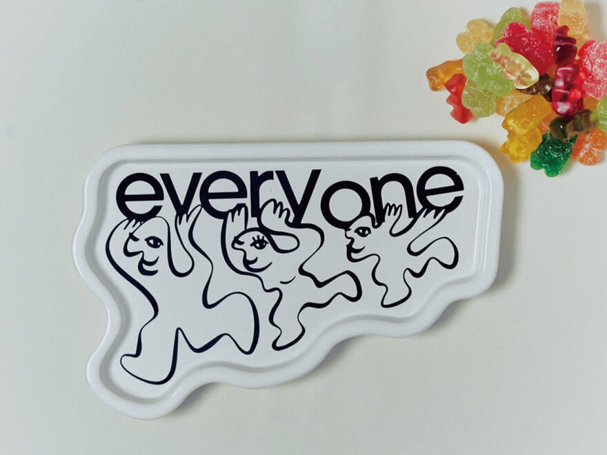 everyone」のセラミックトレーは置くだけで部屋がこなれて見える