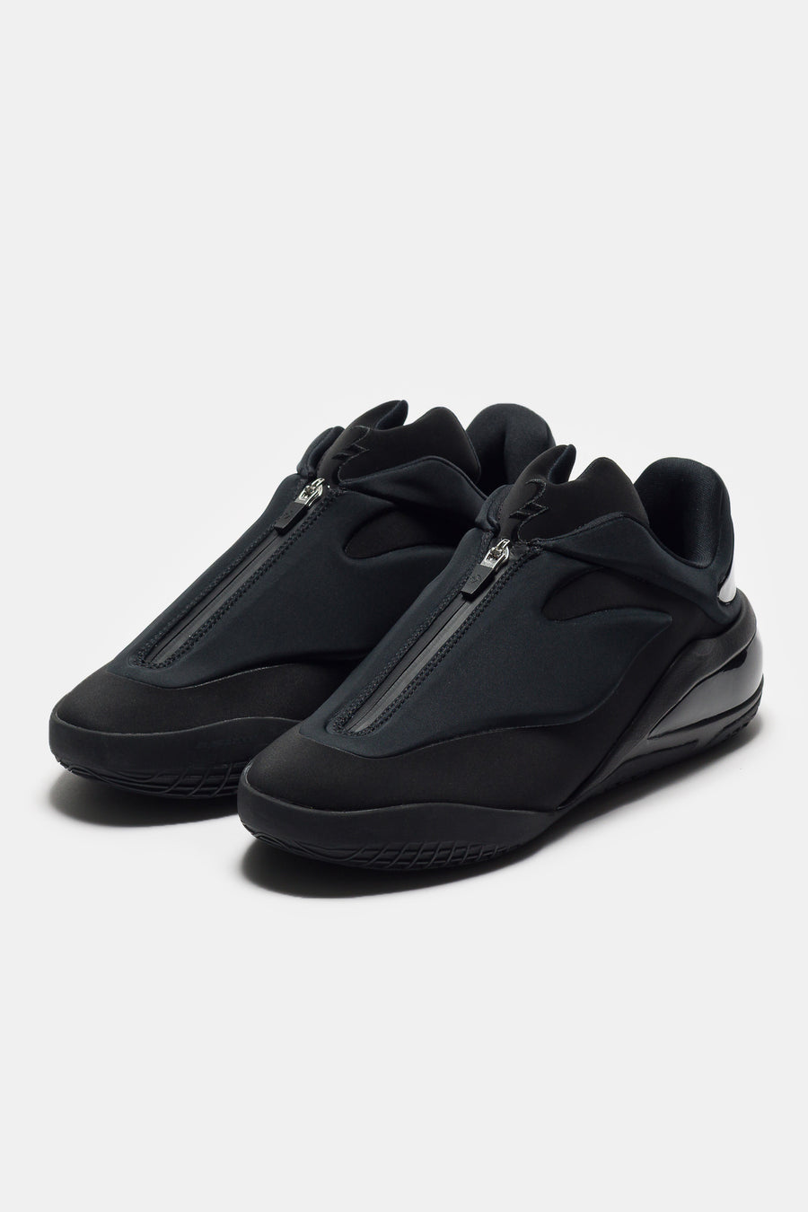 Shai 001 Ox Sneaker in Charm Black - Converse