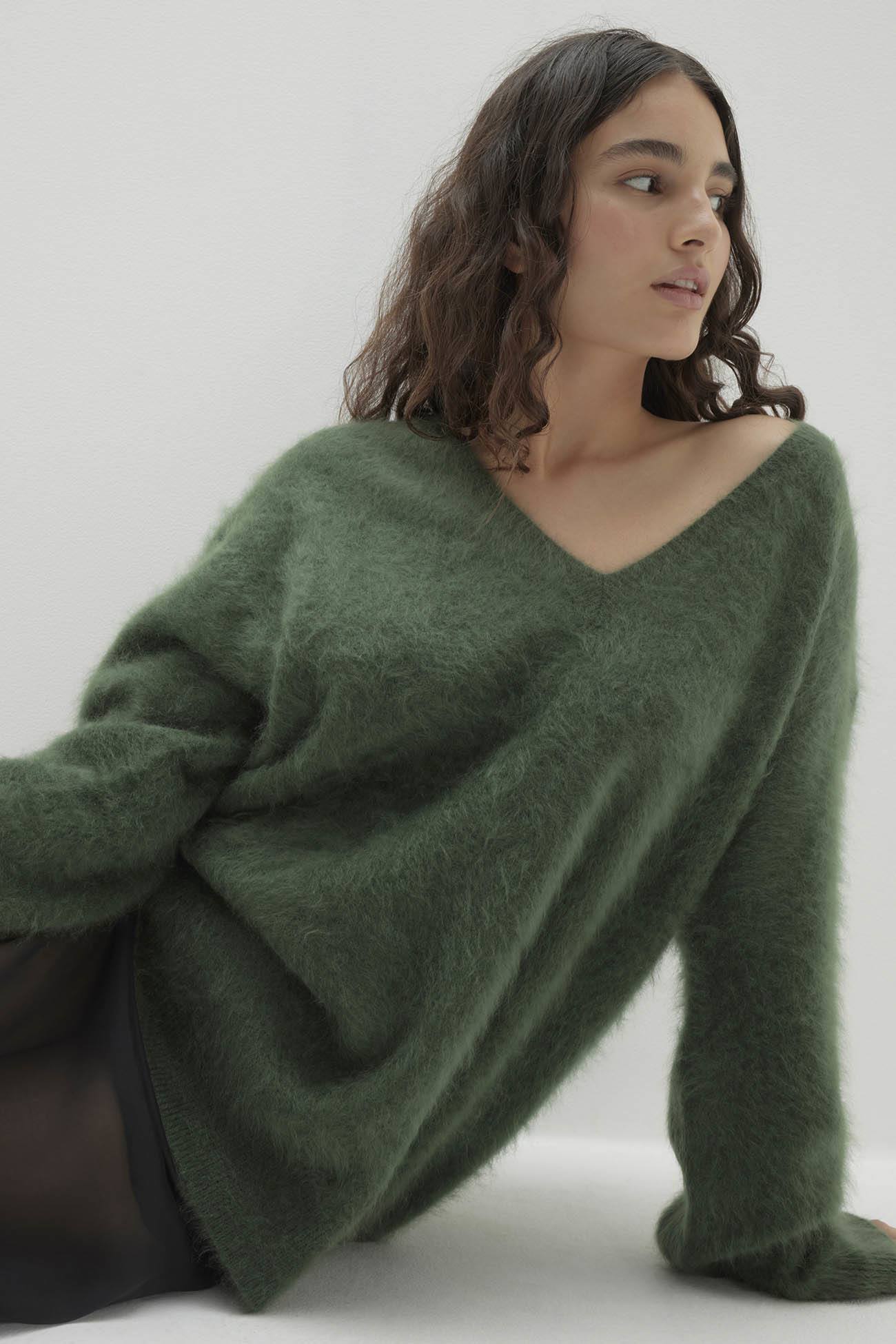 Women's Gladys Brushed Cashmere V-Neck Sweater – NAKEDCASHMERE