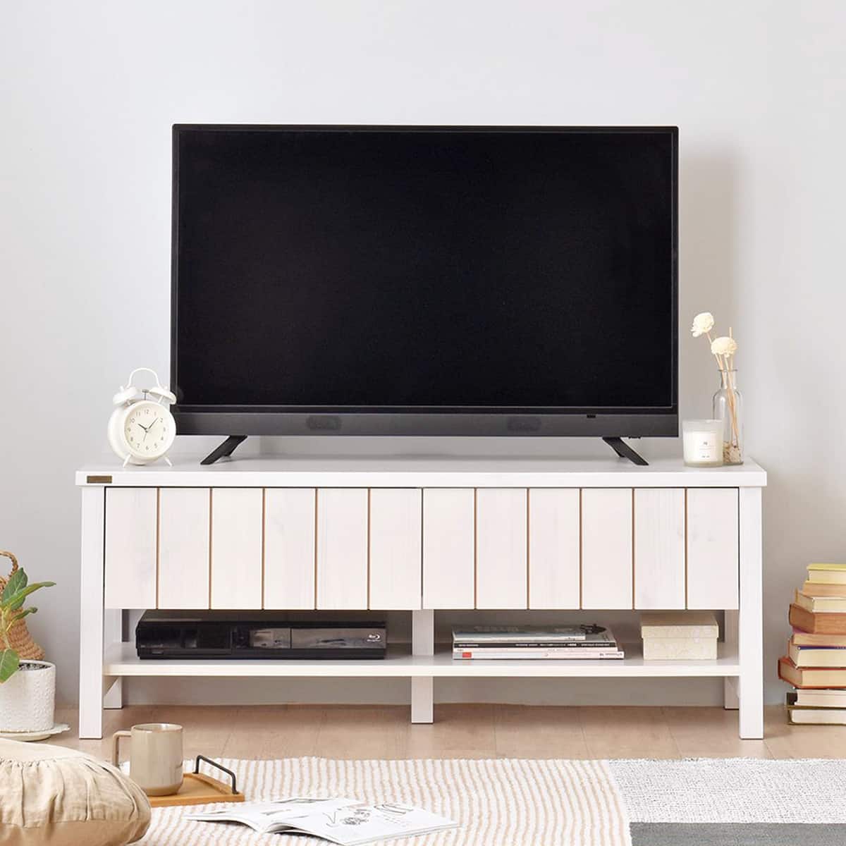 ナチュラルテイストな天然木調のテレビ台 (ローボード幅118cm WH