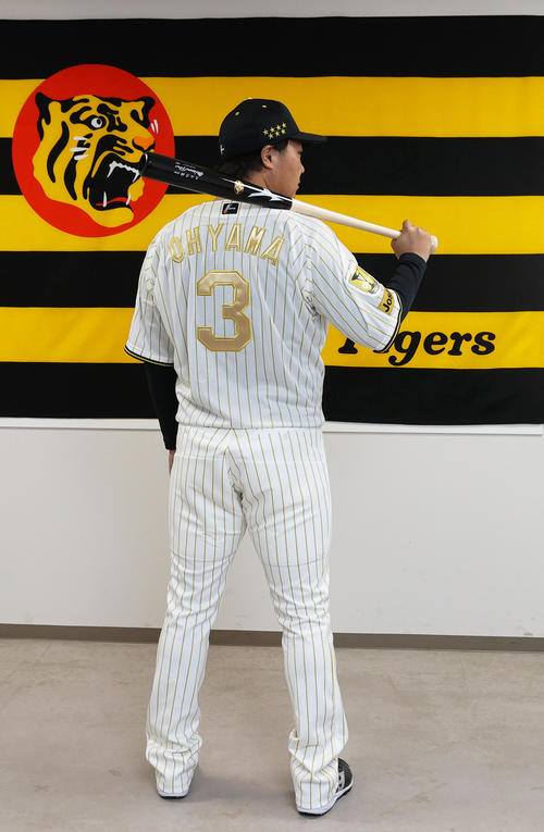 阪神】黄金ピカピカのチャンピオンユニ発表 大山悠輔「権利を勝ち取っ