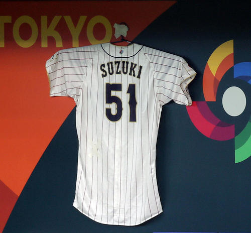 WBC】侍ジャパン辞退の鈴木誠也「これ着てずっと応援します」背番号51