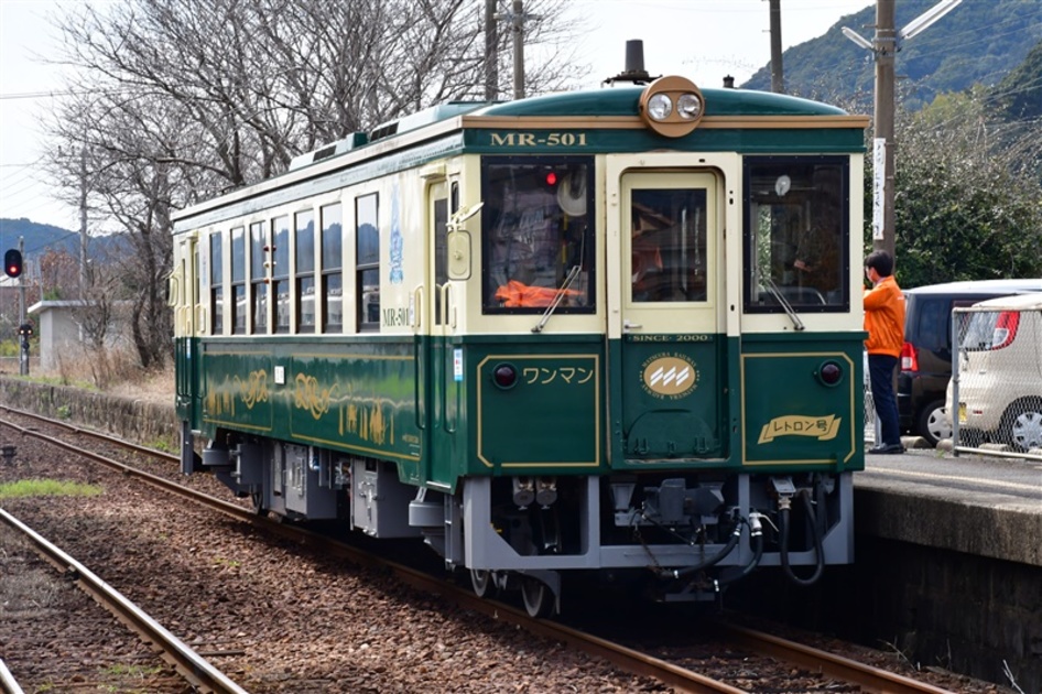 松浦鉄道「レトロン号」改装し運行再開 「きれいな車両で観光を