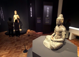 法隆寺の観音菩薩立像（夢違観音）。悪い夢を良い夢に変えてくれる