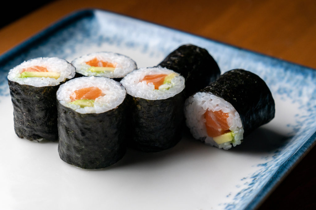 SAITAKU | Maki met avocado en zalm