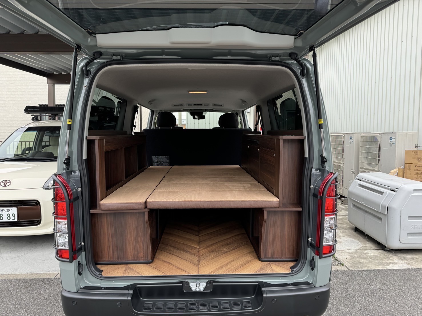 MGRカスタム／ハイエース スーパーGL専用 新型ベッドキット 両側