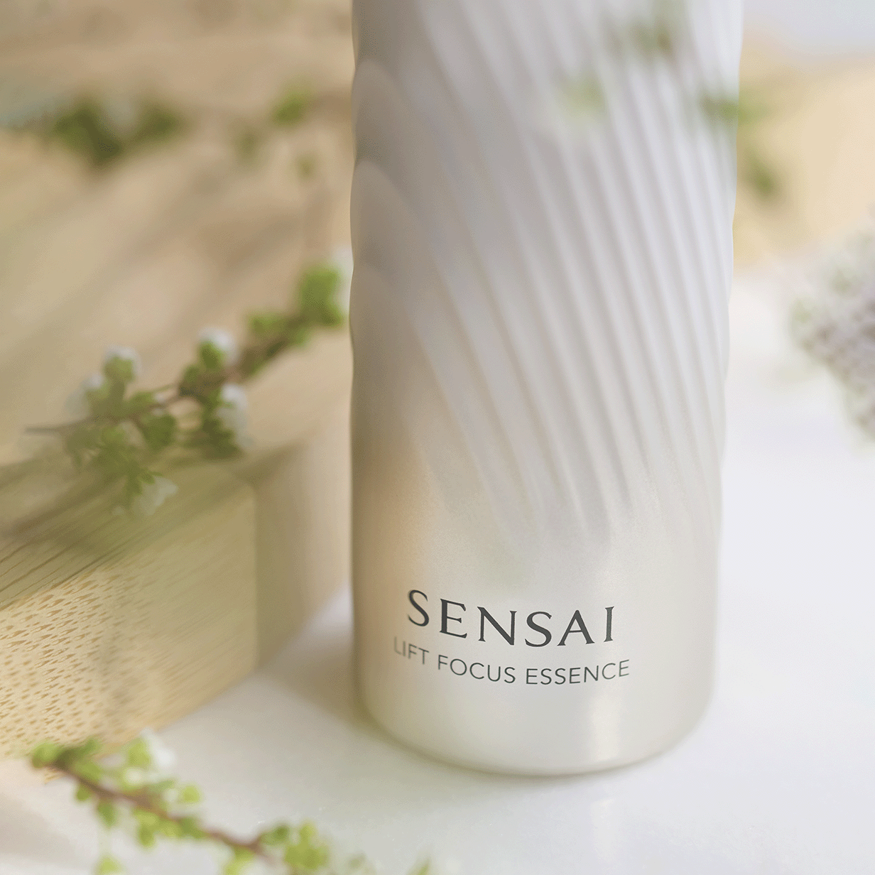 Lift Focus Essence | Essenze | Trattamento | SENSAI Svizzera