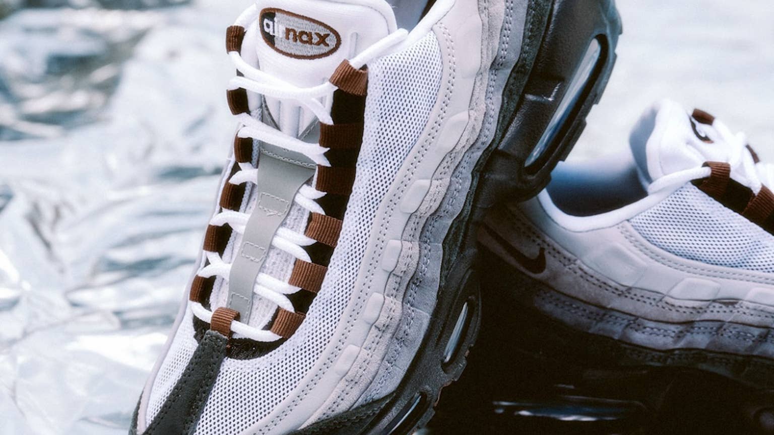 A Detailed Look at the Nike SB Air Max 95 Black/Cacao Wow (Video