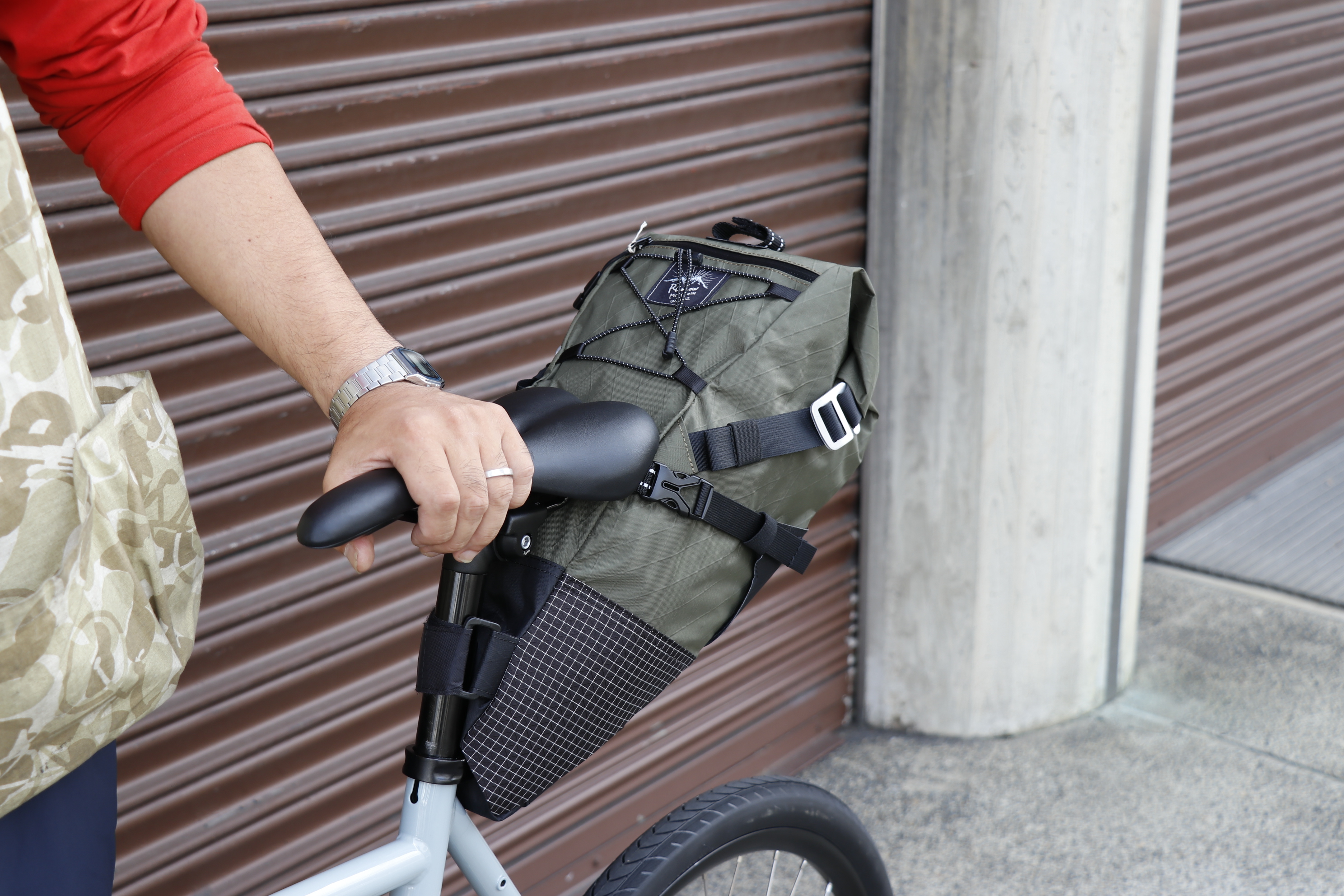 BLOG NEWカラーも増えて再入荷！！”バックパックにもなるサドルバッグ