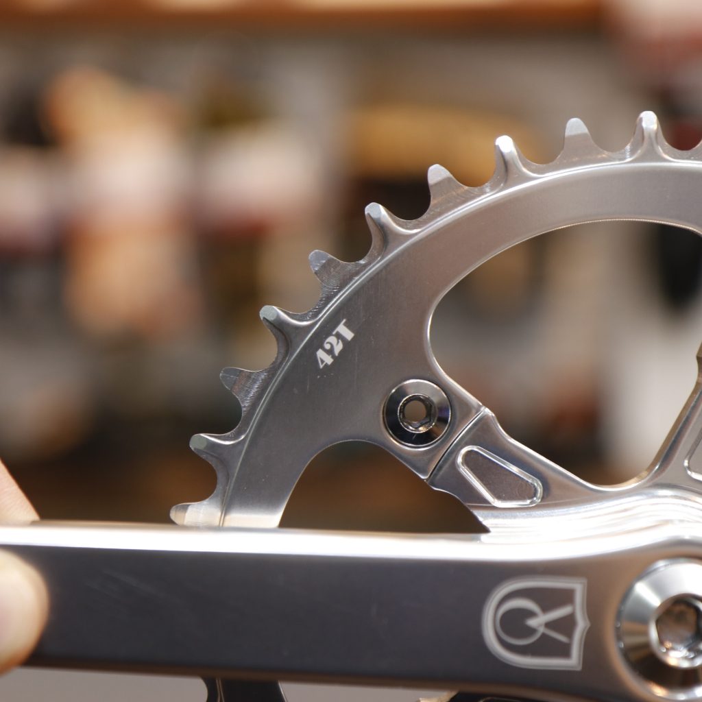 BLOG グラベルバイクのフロントシングル・シルバーカスタムに【 VELO
