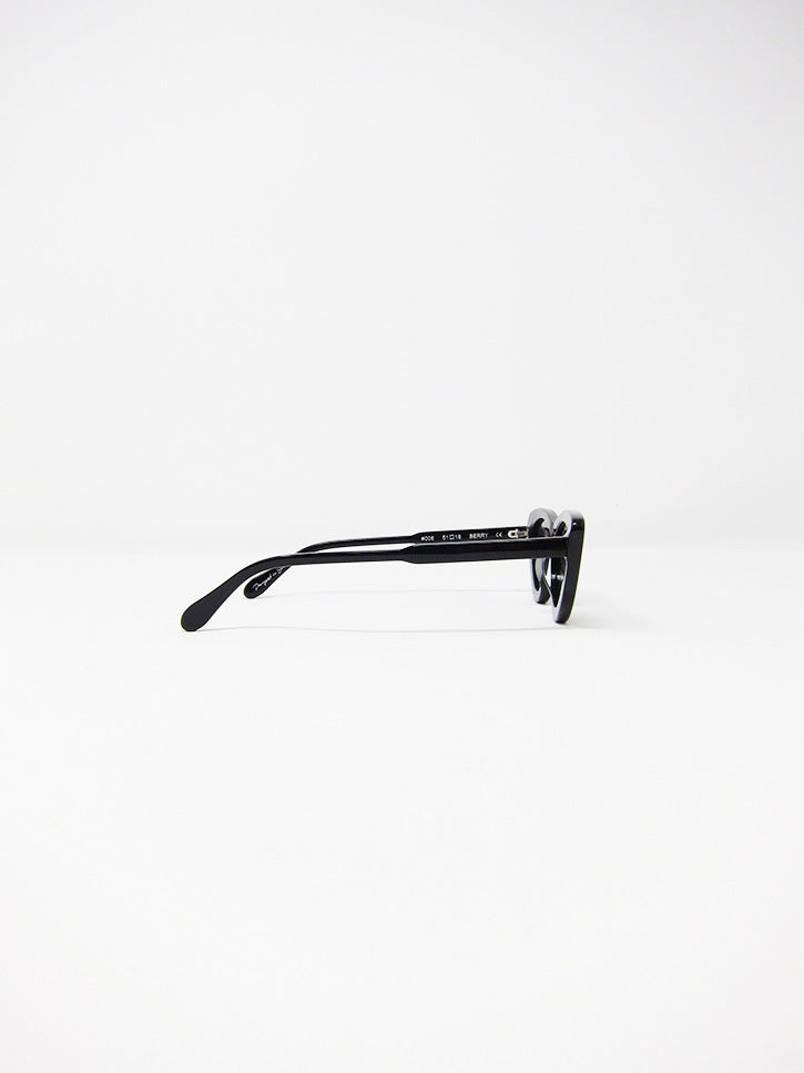 Chimi 006 Berry Cat Eye, Black | Stand Up Comedy