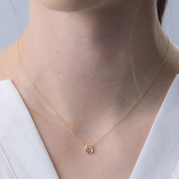 HORSESHOE EMERALD(5月) NECKLACE(2JN1070)K10 ネックレス｜スター