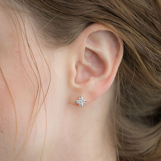 BRIGHTEST STAR DIAMOND PIERCED EARRINGS(M)(1XP0383)Pt950 ピアス