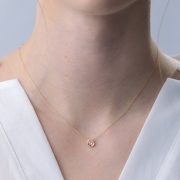 HORSESHOE BLUE MOON STONE(6月) NECKLACE(2JN1071)K10 ネックレス