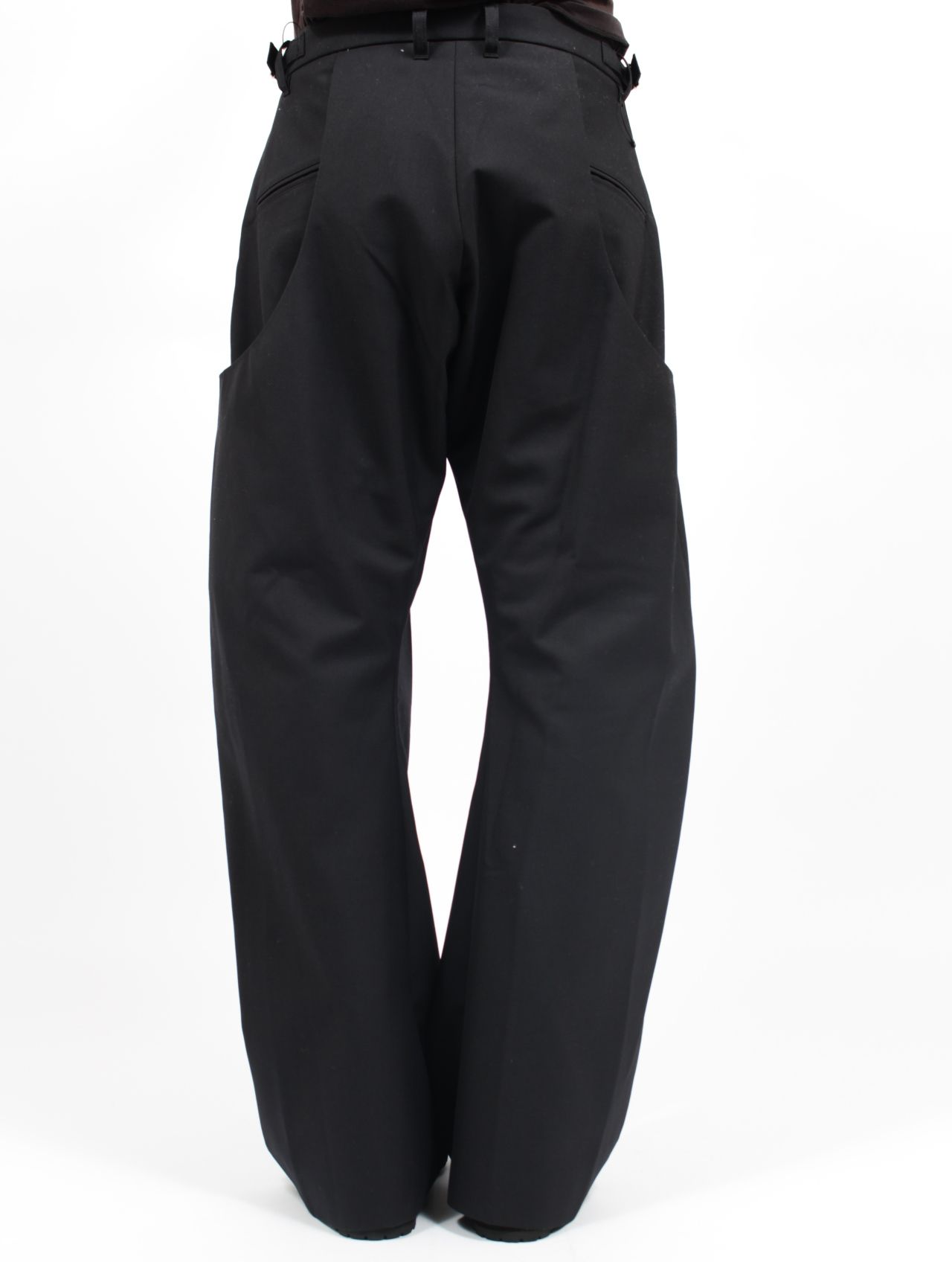NVRFRGT - 【25AW】 カーブド レッグ ユーティリティ トラウザーズ