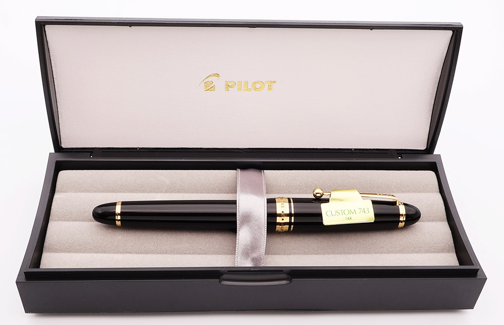 Pilot Namiki Custom 743 Fountain Pen - Black, Gold Trim, C/C