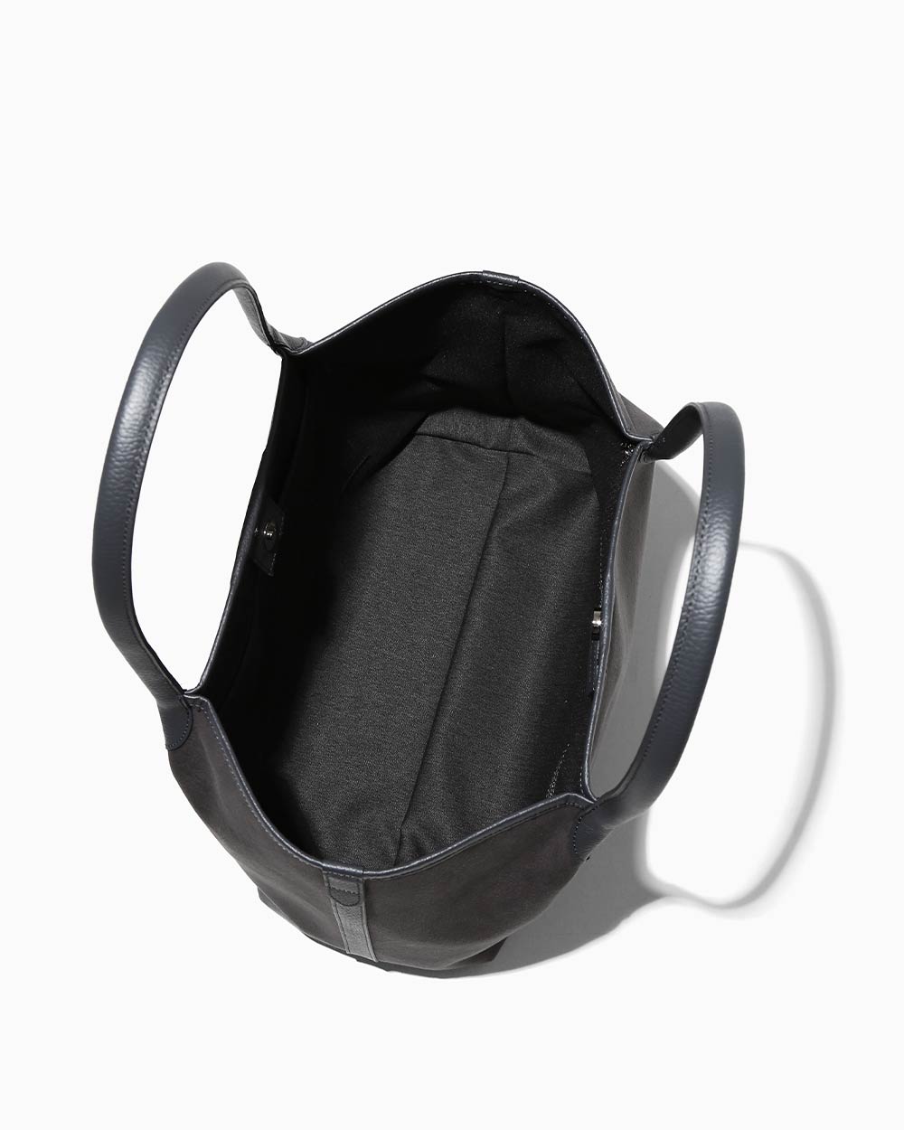 バーニーズ ニューヨーク限定のトートバッグが発売
