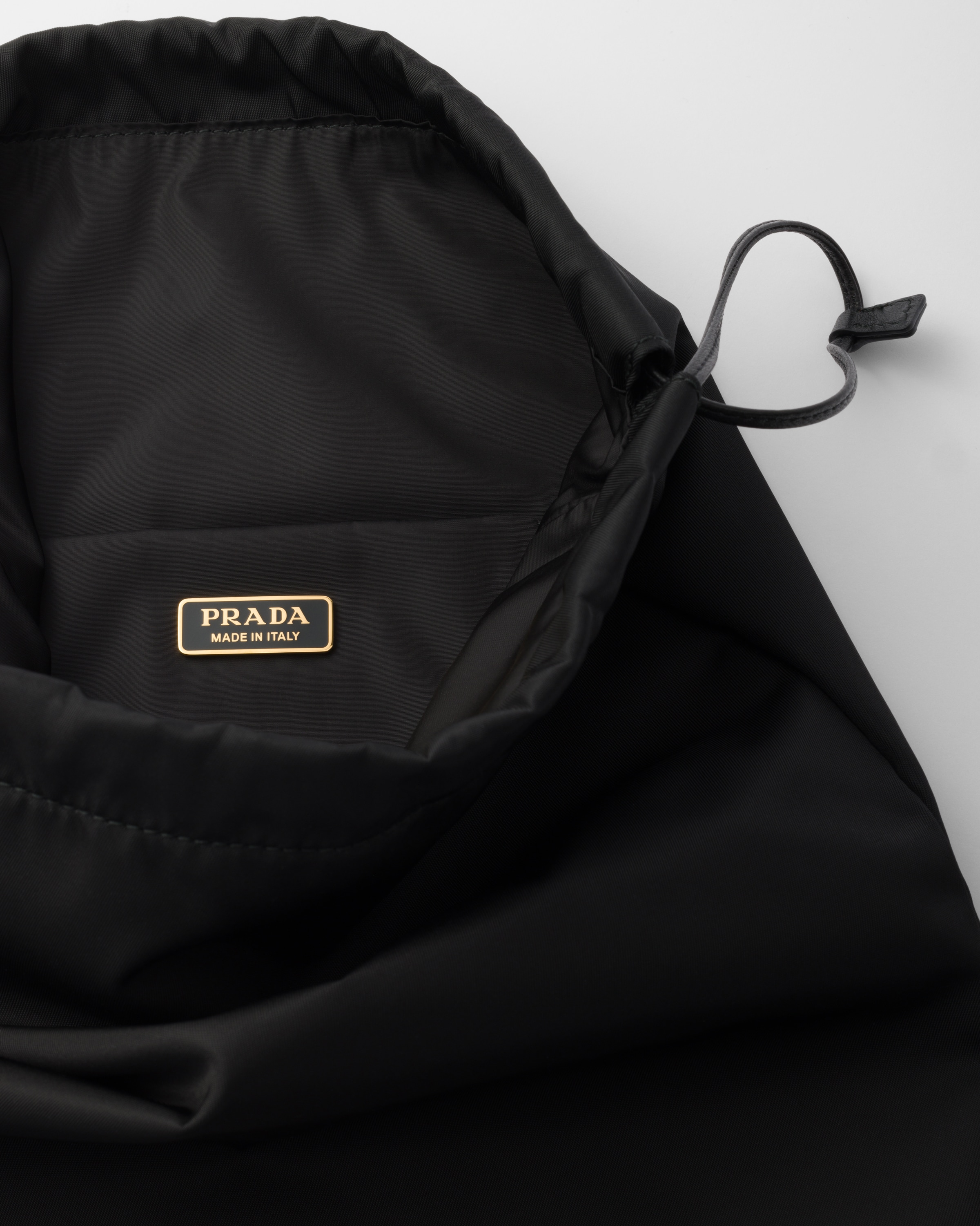 ブラック プラダ ウィッシュ Re-nylon ポーチ | PRADA