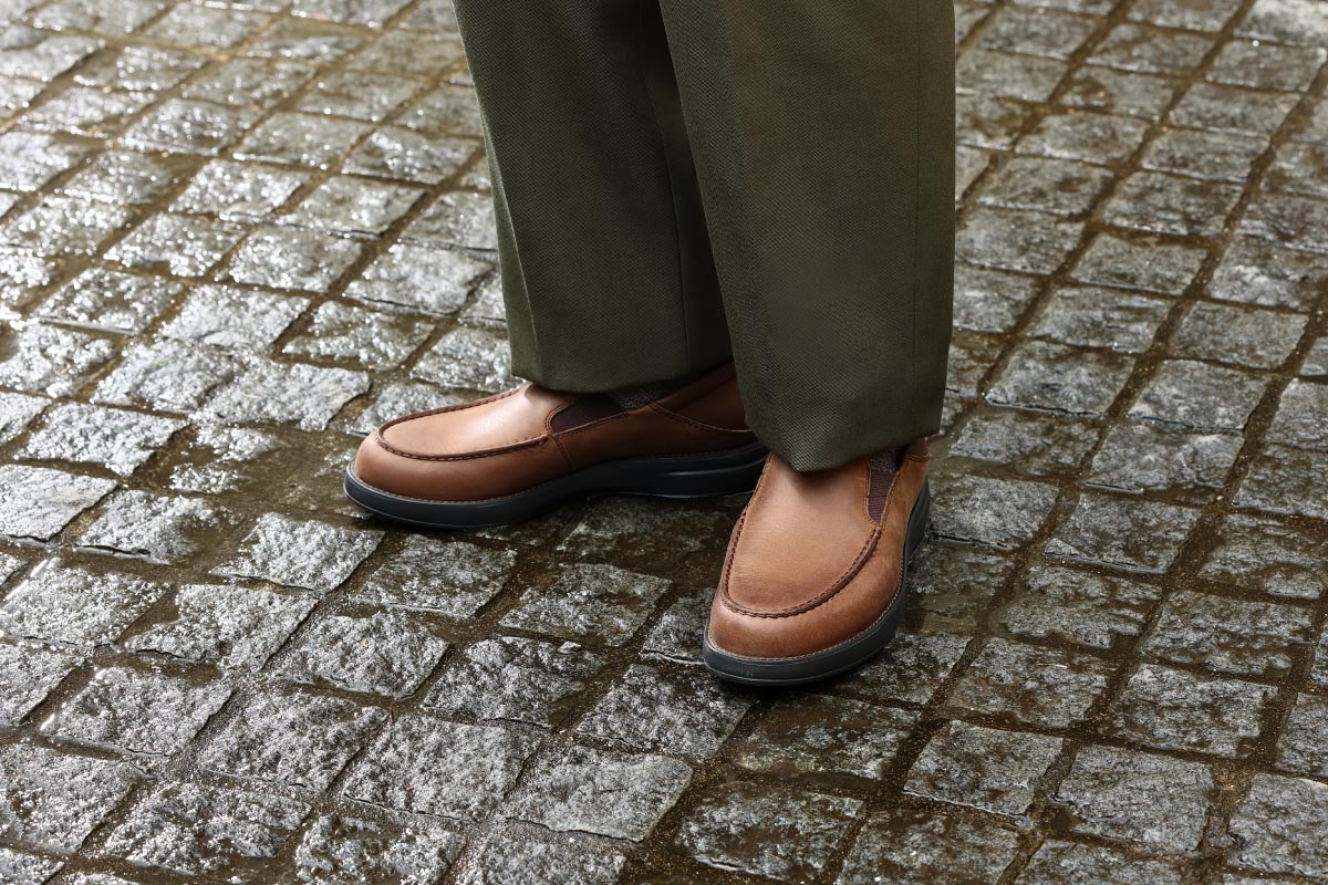 どんなシーンも快適に GORE-TEX ファブリクス搭載の2WAYスリッポン