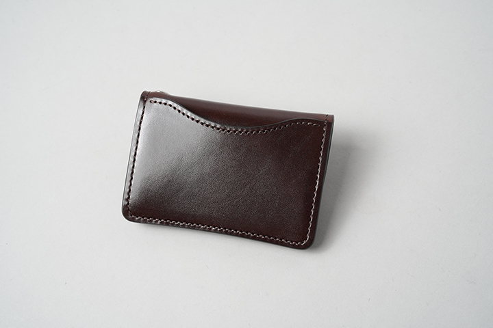 多機能コインケース・SADDLE PULL UP TONGUE (EYELET)についてのお話