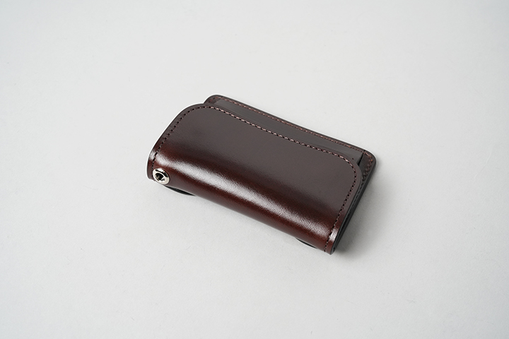多機能コインケース・SADDLE PULL UP TONGUE (EYELET)についてのお話
