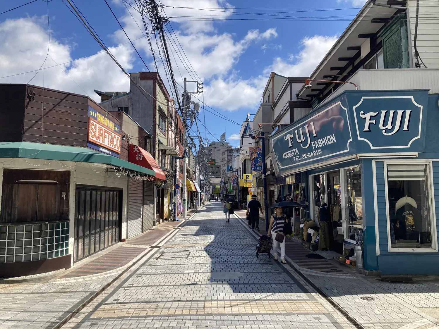 横須賀グルメにスカジャン！異国情緒溢れるドブ板通り商店街を巡ろう