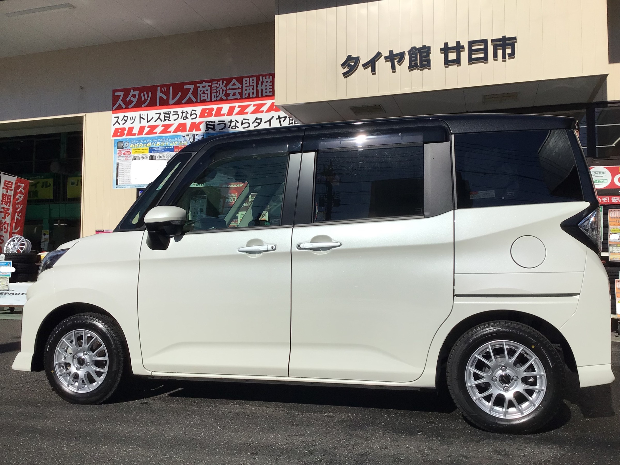 トヨタ ルーミー スタッドレスタイヤホイールセット取り付け | 店舗お