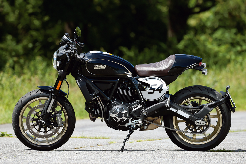 DUCATI SCRAMBLER CAFÉ RACER：対話しながら乗り方を探る、そこに