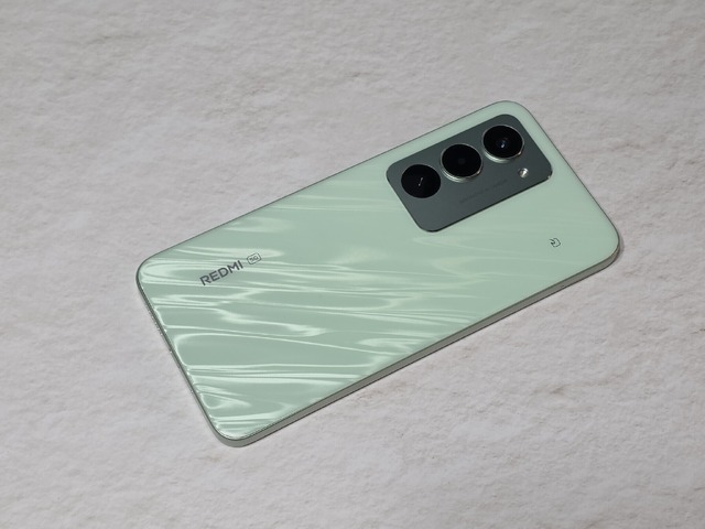 Xiaomiから押し切り型スマホ「REDMI 15 5G」3万円台で7000mAh、FeliCa