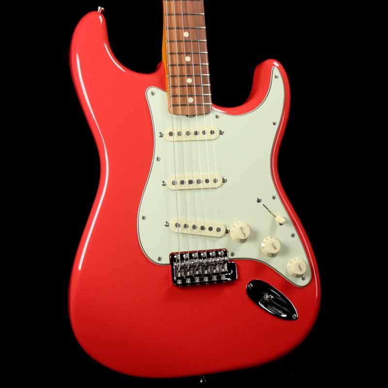 Fender Classic Series '60s Stratocaster Lacquer Fiesta Red | The