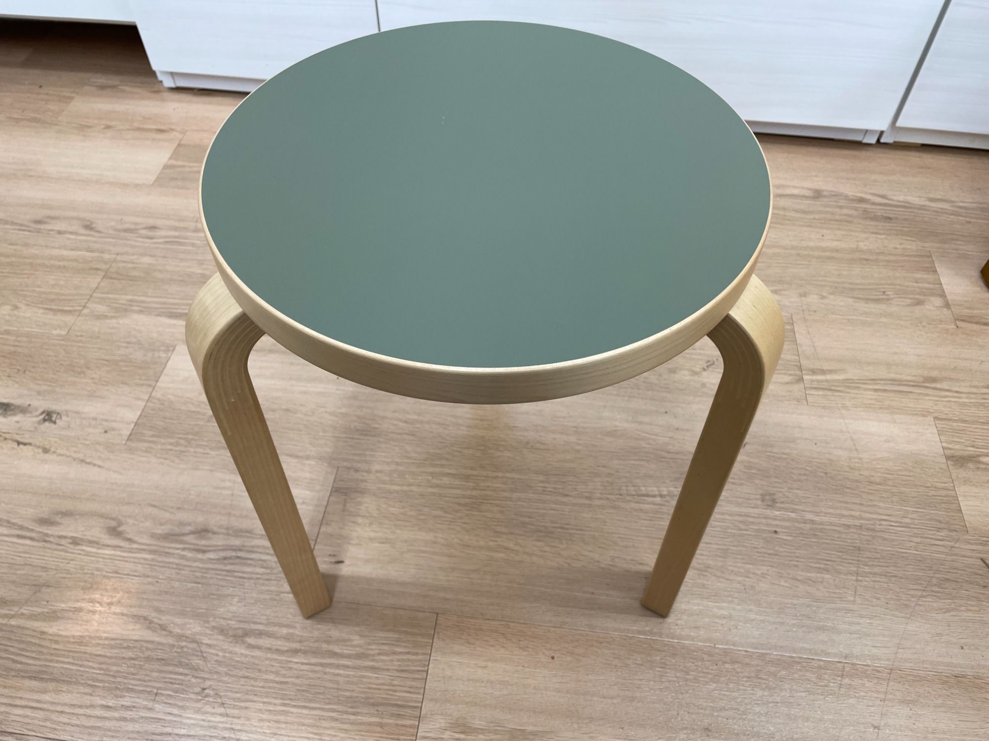 使い方は自由自在！【 artek アルテック／スツール60 】のご紹介です