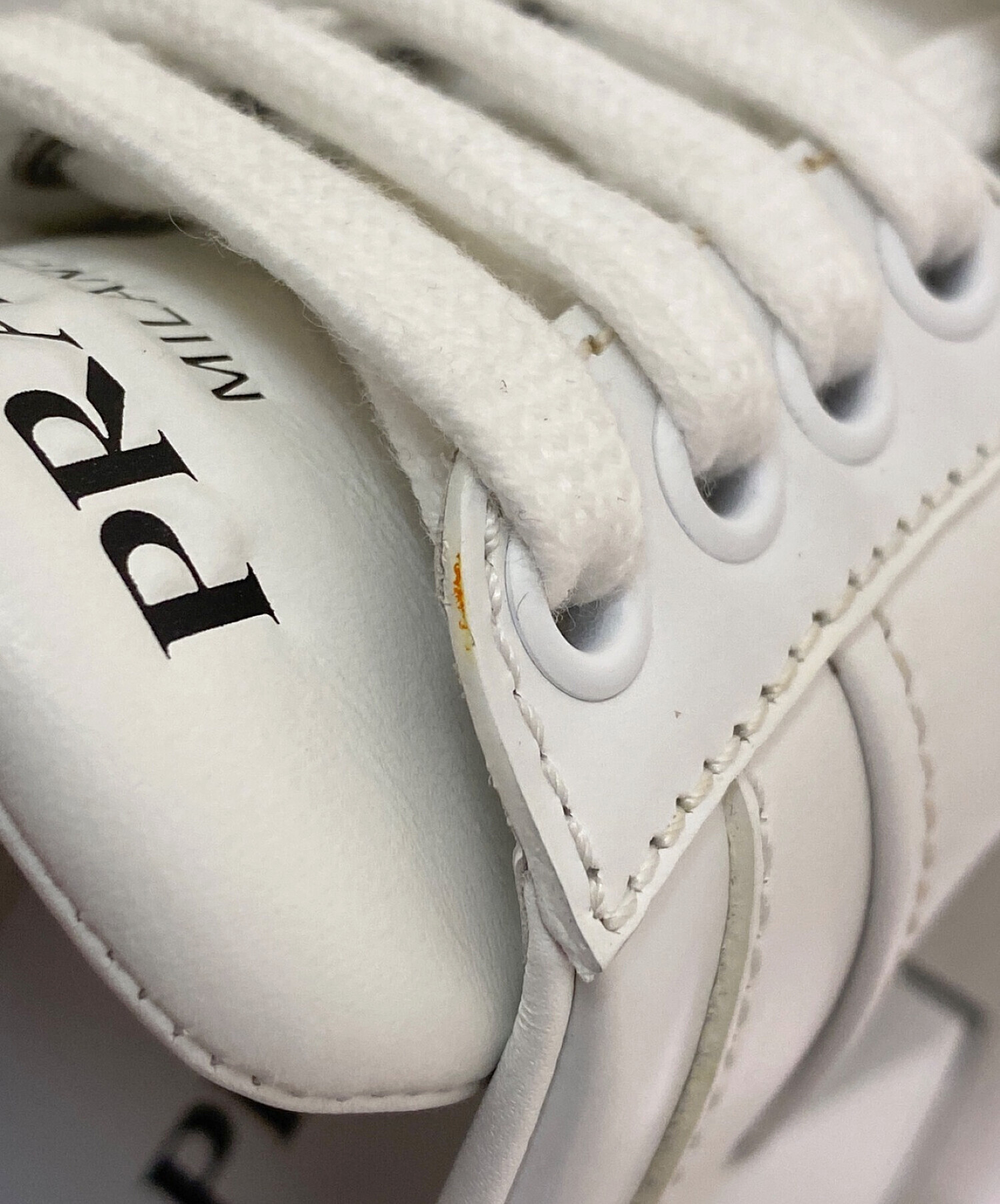 中古・古着通販】PRADA (プラダ) レザーヒールスニーカー ホワイト