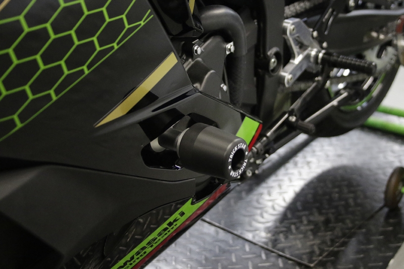 トリックスター / Ninja ZX-25R (23-25) 政府認証フルエキゾースト