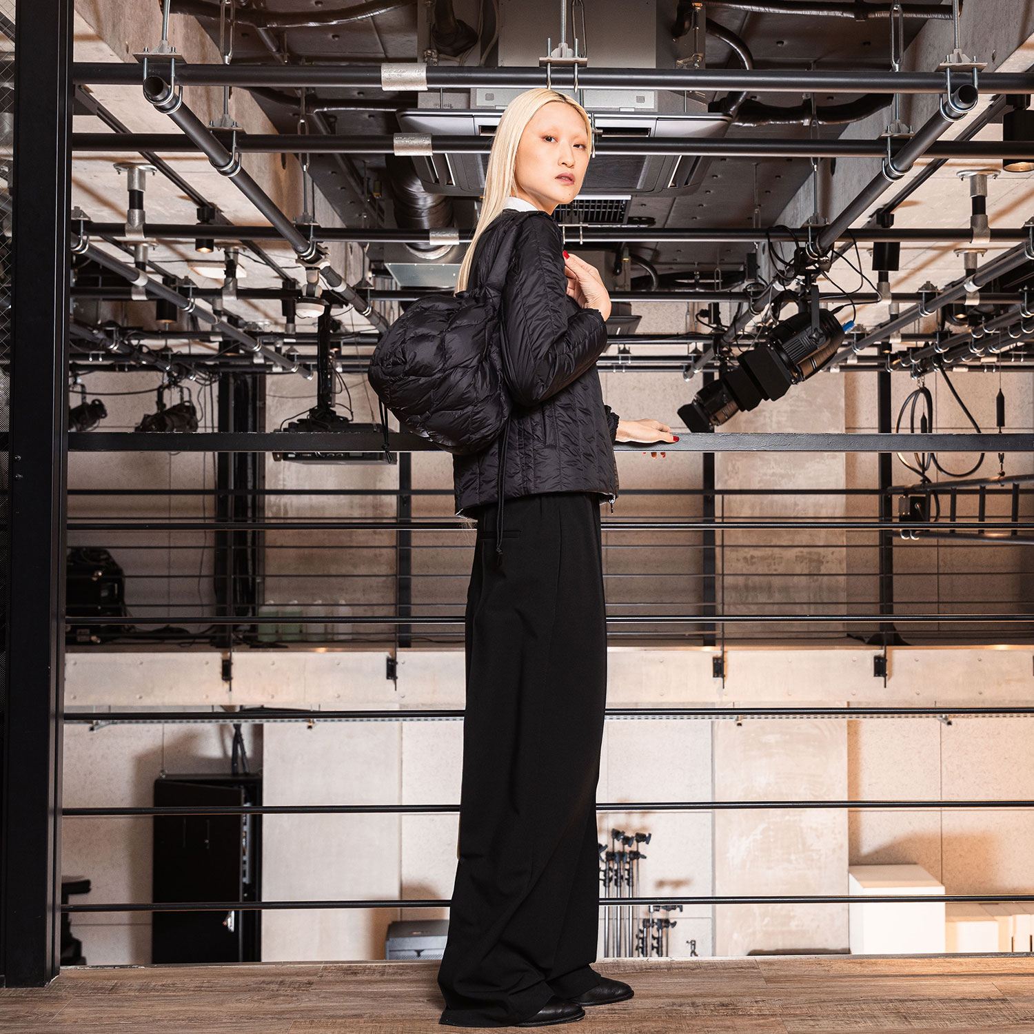 TAION】Solid×Dragon Embroidery バッグ｜VIVIENNE TAM